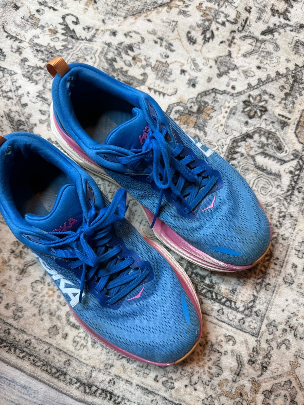 Hoka Bondi 8 Women's running shoes in a blue and pink colorway